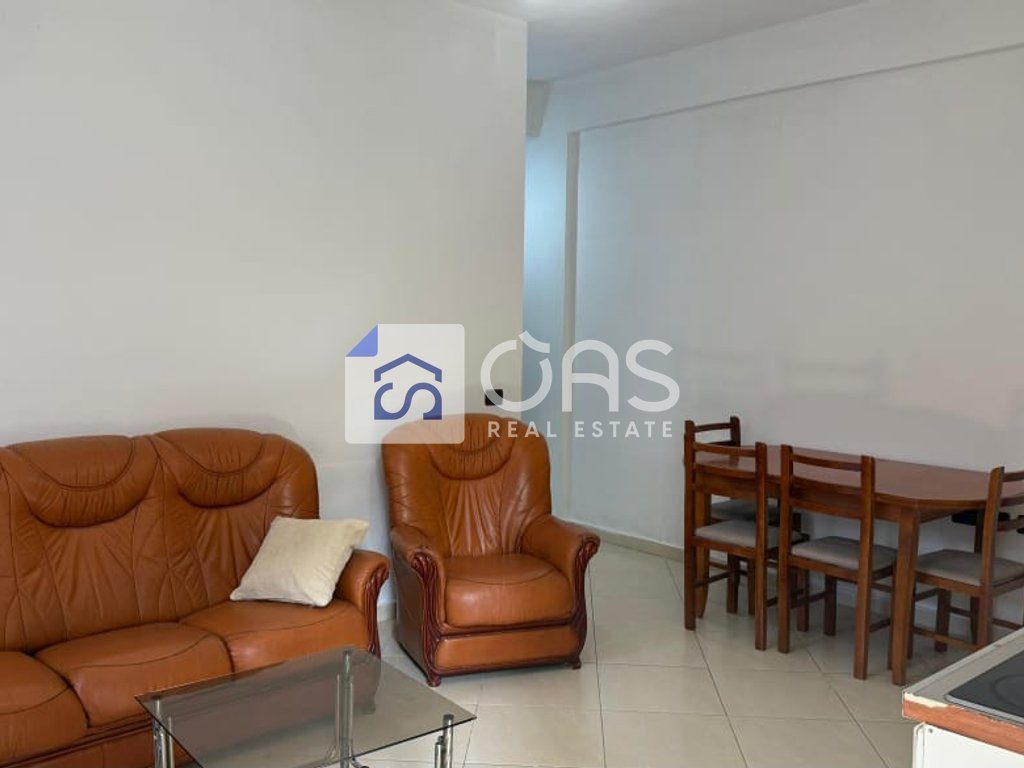 Jepet Apartament me qera 1+1    BULEVARDI I RI (KRYQEZIMI)