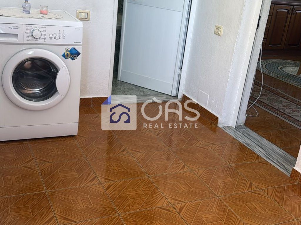 Jepet Apartament me qera 2+1   ish parku (pran pipero dental )