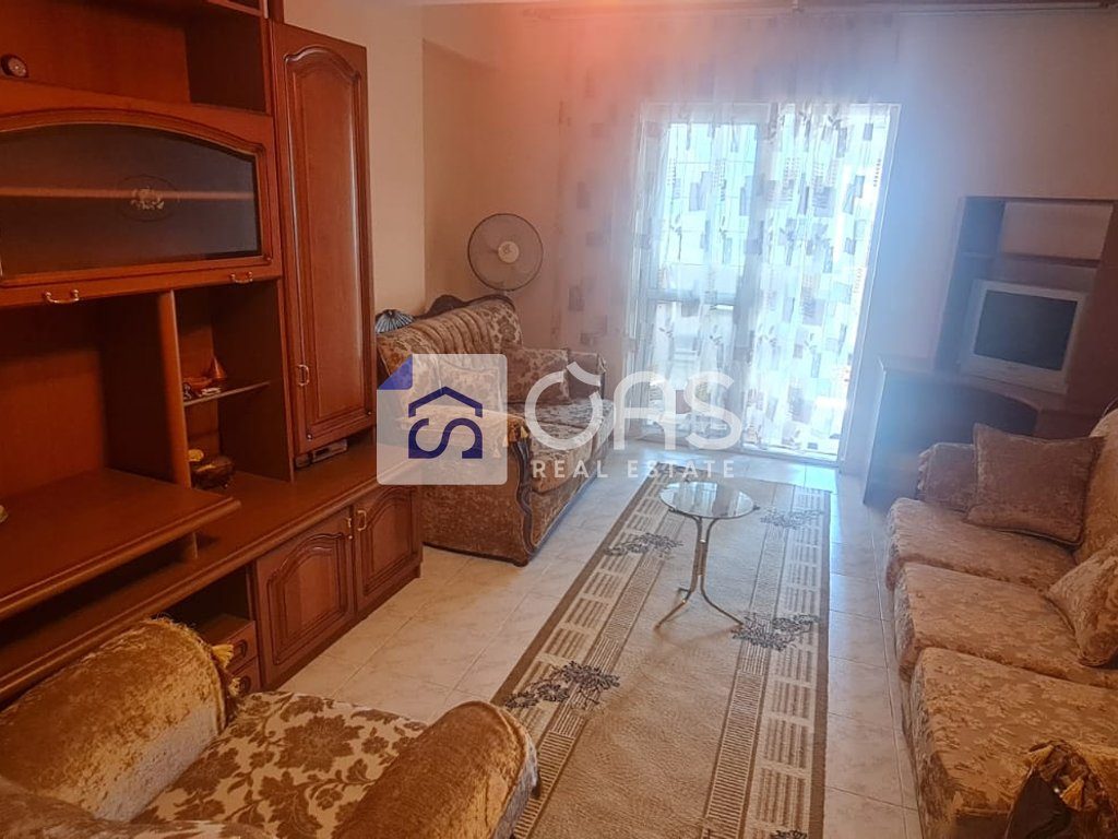 Jepet Apartament me qera 3+1  LAPRAK (Prane universitetit ZKM)