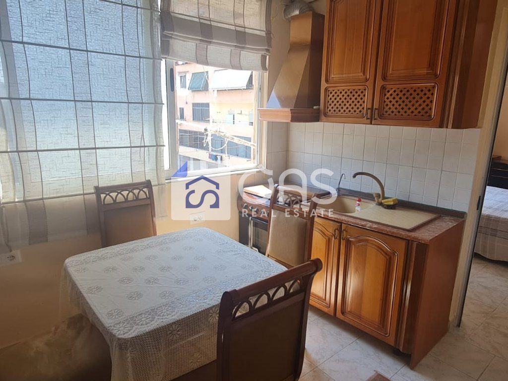 Jepet Apartament me qera 3+1  LAPRAK (Prane universitetit ZKM)