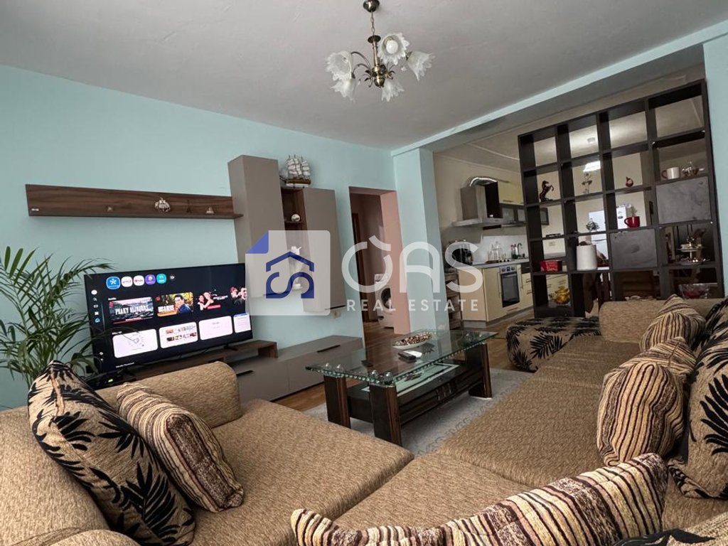Jepet Apartament me qera 1+1 QENDER