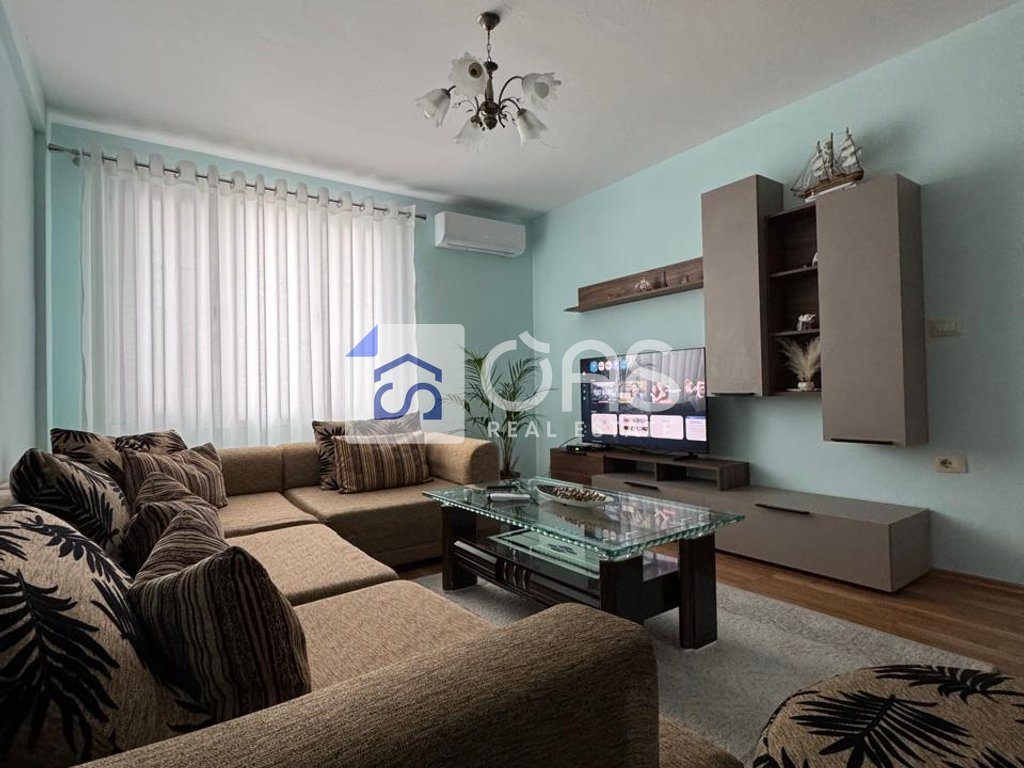 Jepet Apartament me qera 1+1 QENDER
