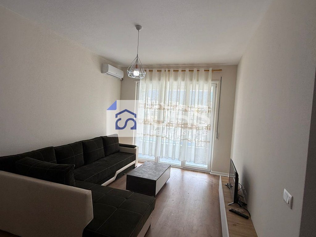 Jepet me qira apartamenti 1+1  rruga 5 Maj