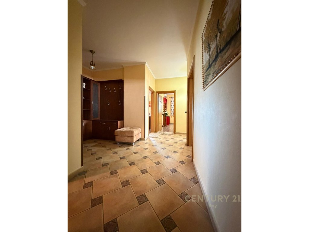 APARTAMENT 3+1+2 PER QIRA TEK ISH RAJONI POLICISE, DURRES!
