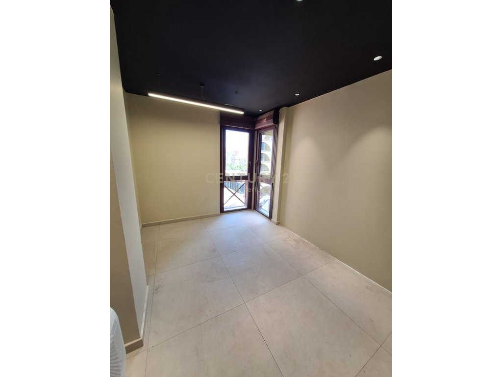 Zyrë Open Space 150 m² me Qira në Torre Drin!