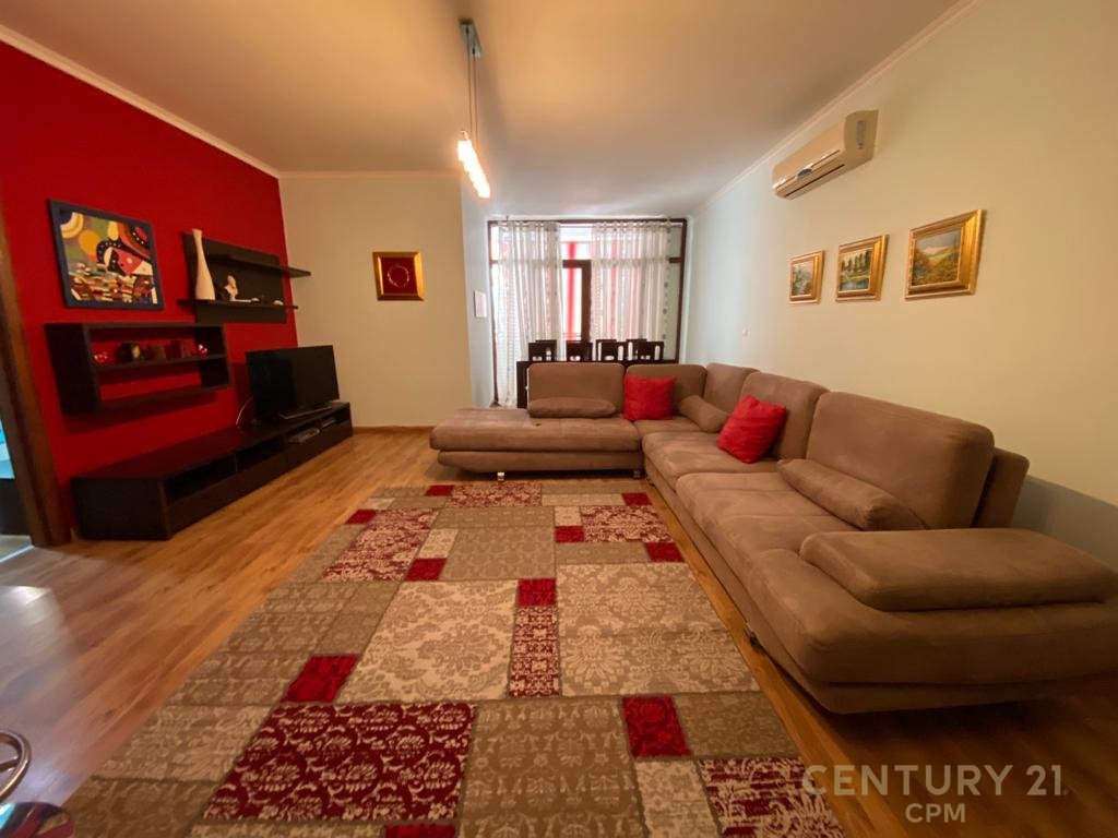Japim Me Qira Apartament 2+1+2 Ne Komunen E Parisit!