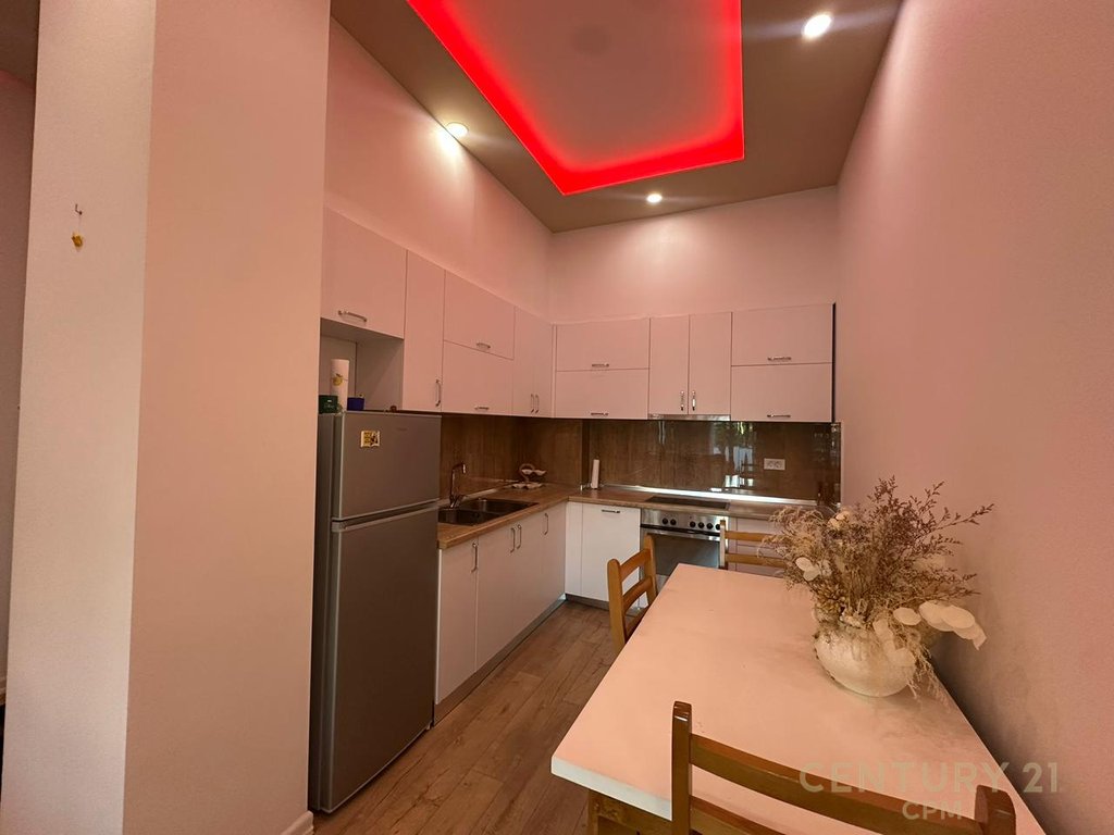 Apartament 2+1+2 per qera tek  Liqeni i Thate!