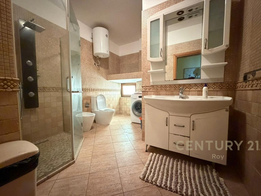 APARTAMENT 3+1+2 PER QIRA TEK ISH RAJONI POLICISE, DURRES!