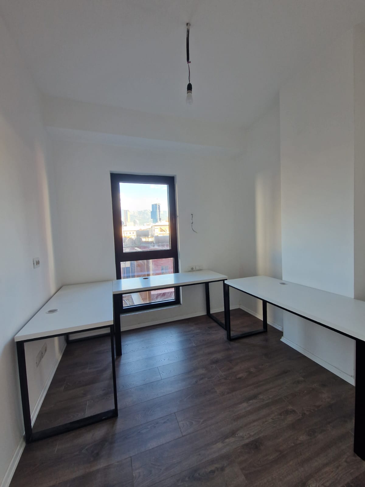 Jepet apartament 2+1 me qira – Garden Building, Rr. e Kavajës !