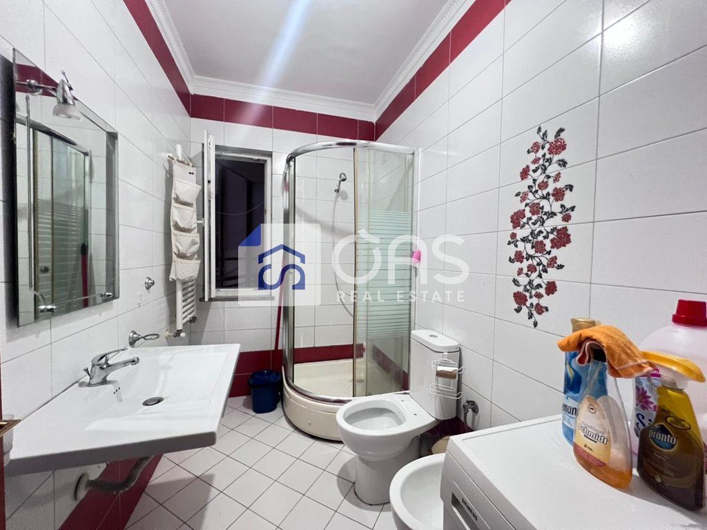 Jepet me qira apartamenti 1+1  Ne Porcelan  500 euro