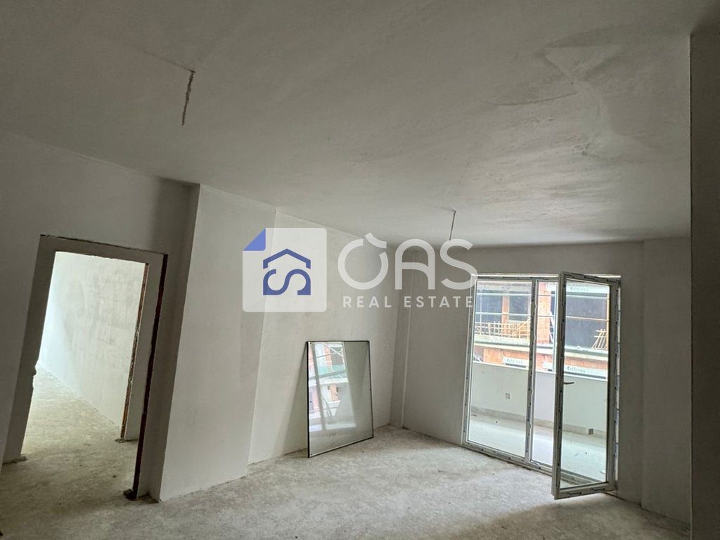 Shitet apartament 2+1+2 te Liqeni i Thate ( Lake Side)
Siperfaqja: 113.6m2 ,Cmimi i apartamentit : 204.000 euro - Oas Re...