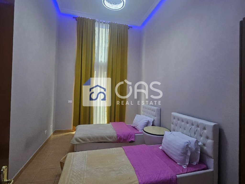Jepet me qera apartament duplex 2+1 Te Pallati me Shigjeta  500 euro