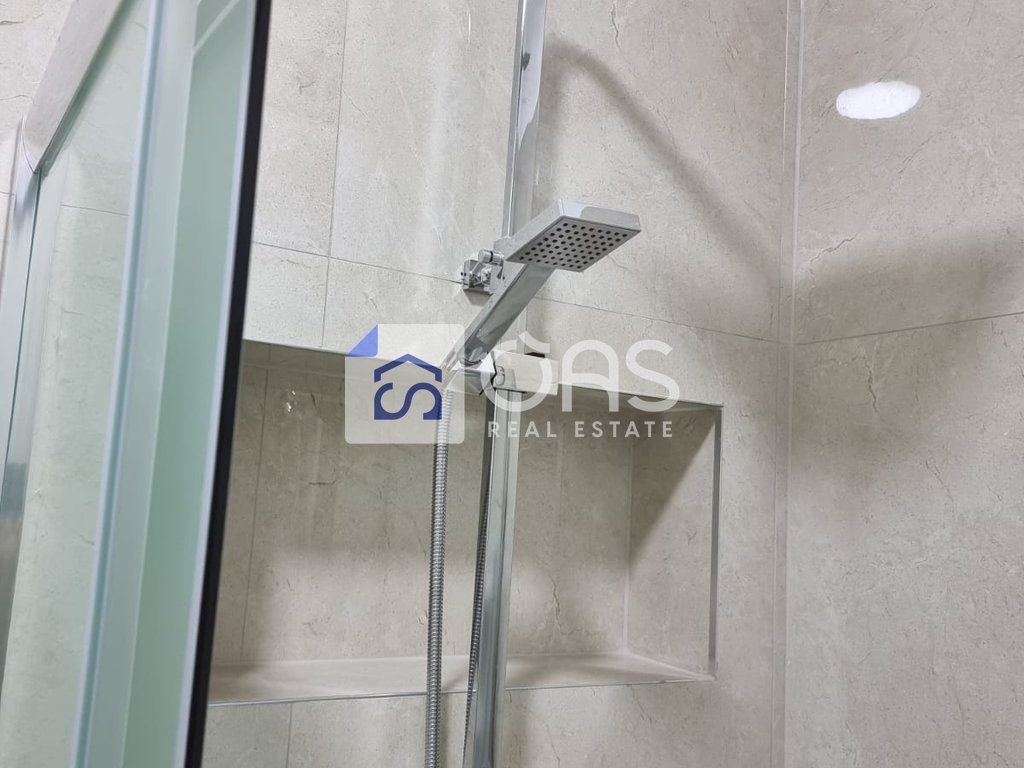 Jepet me qera apartament  1+1 tek Komuna e Parisit 850 euro