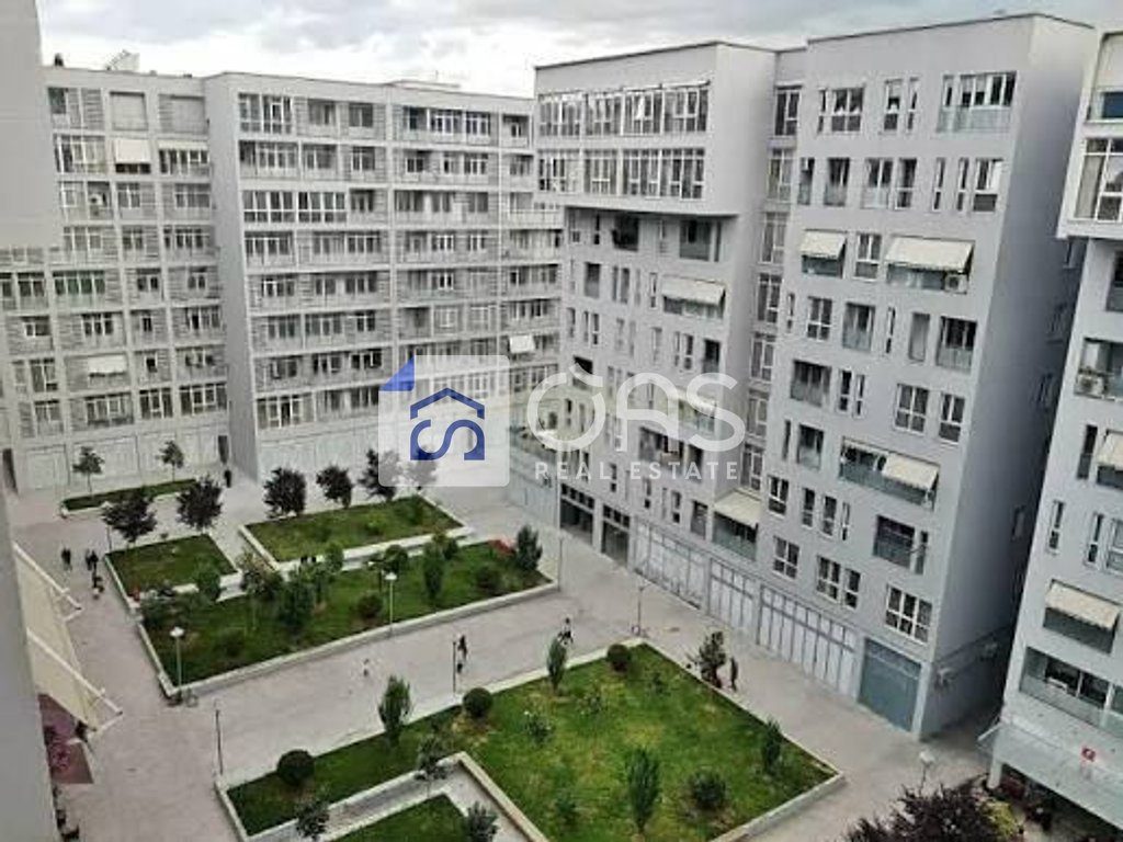 Ambjent me qera ne Komune Parisi , Kika 2  124 m 2500 euro