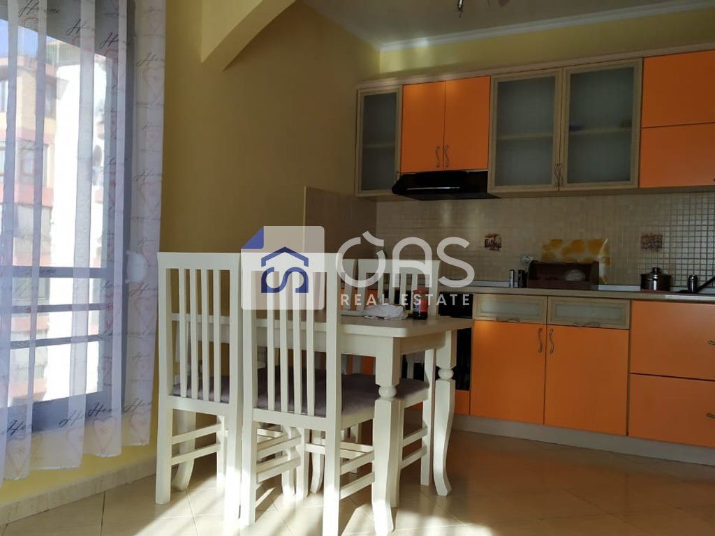 Jepet apartament me qera 1+1 te Selvia    45.000 leke