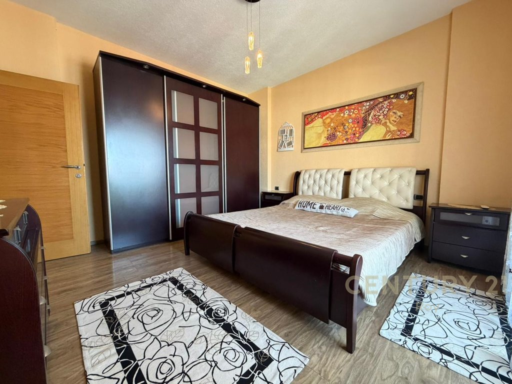 APARTAMENT 3+1+2 PER QIRA TEK ISH RAJONI POLICISE, DURRES!