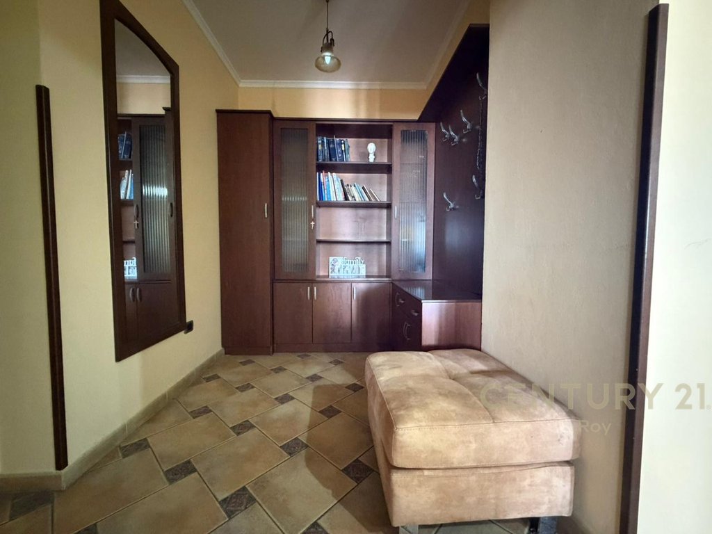 APARTAMENT 3+1+2 PER QIRA TEK ISH RAJONI POLICISE, DURRES!