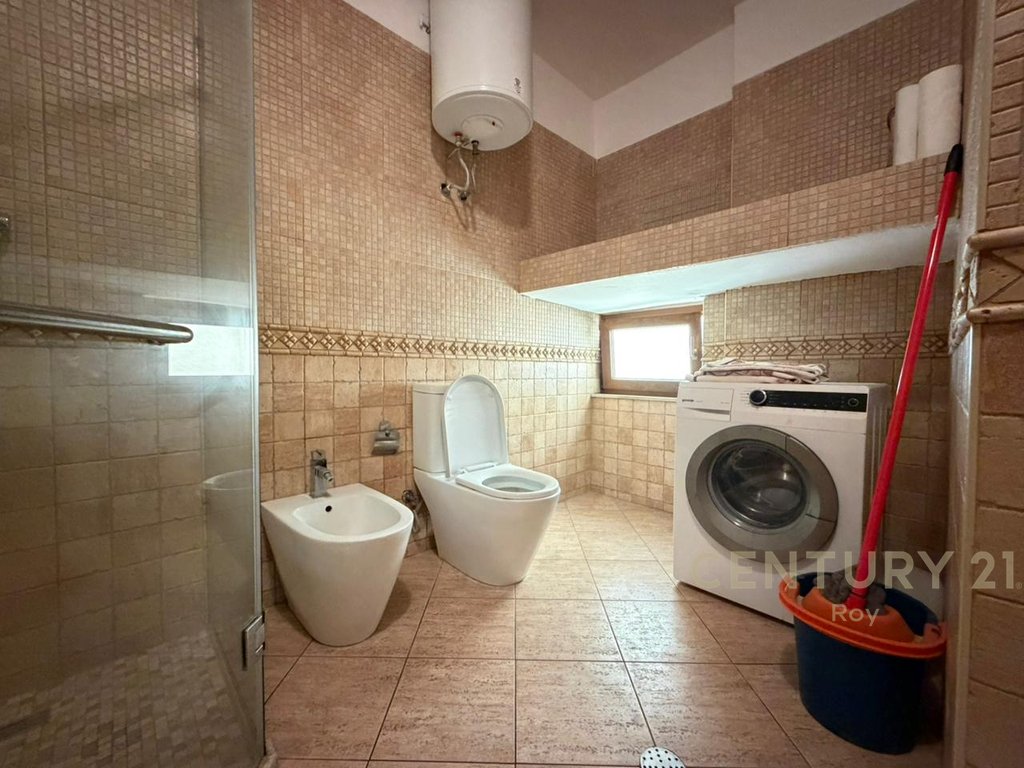 APARTAMENT 3+1+2 PER QIRA TEK ISH RAJONI POLICISE, DURRES!