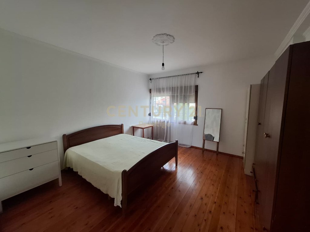 JEPET ME QIRA KAT VILE VENDOSUR TEK RRETH-RROTULLIMI I SHKOZES!